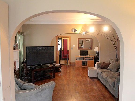 5th image of 2210 Broadway