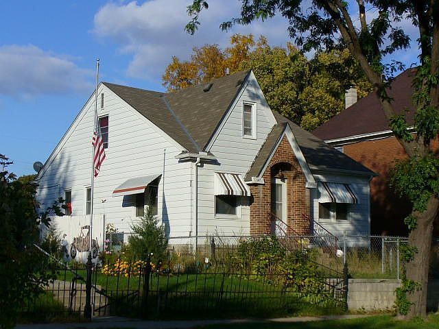 1st image of 787 Van Buren Ave