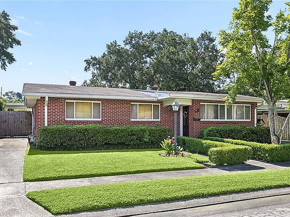 2nd image of 158 Roselyn Park Pl