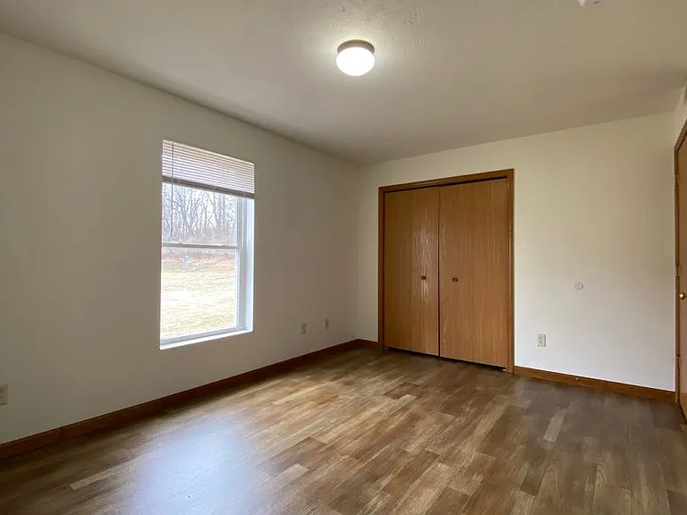 275 Woodridge Ct — Photo 34