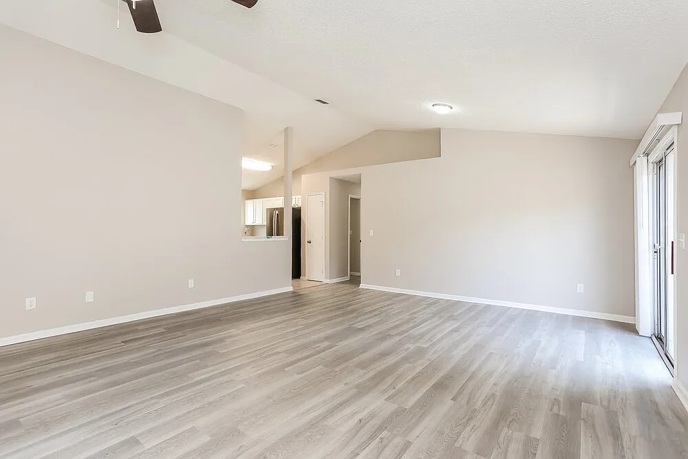 3 bed, 2.0 bath, 1260 sqft, $1,925 — Photo 4