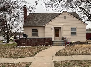 1205 5th St, Clay Center, KS 67432