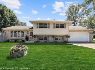 6101 Leonard Ave, Downers Grove, IL