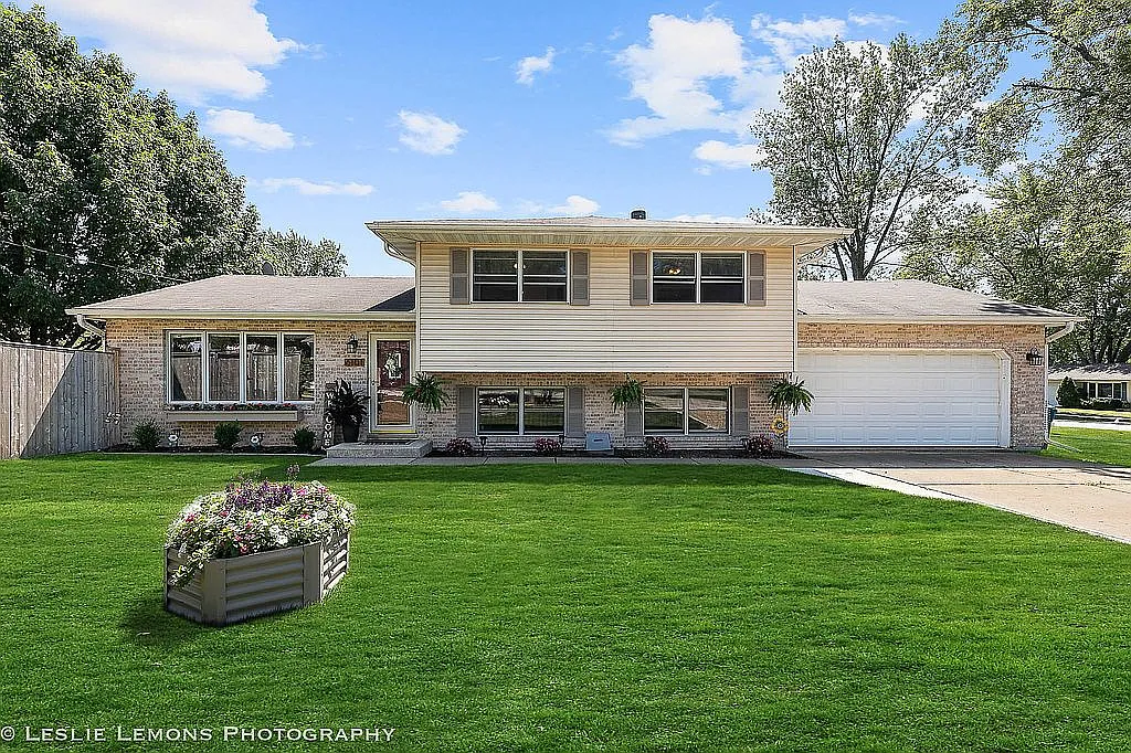 6101 Leonard Ave photo 1