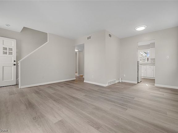 4th image of 13301 Kirton Ave