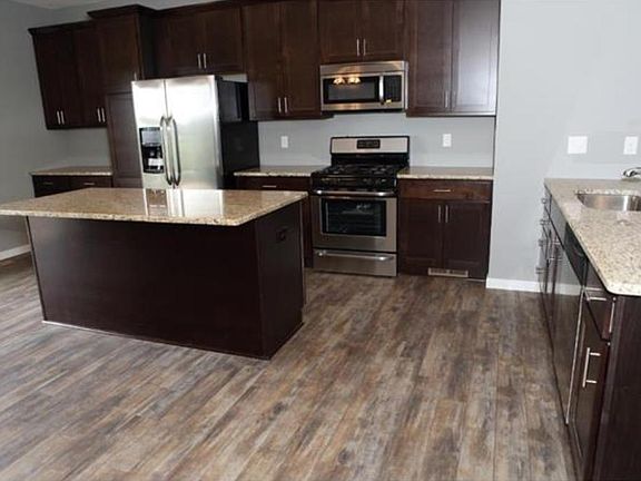 3rd image of 11880 Emery Village Dr
