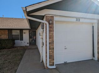 712 Swan Lake Rd, Edmond, OK 73003