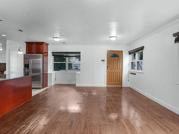 5th image of 185 E 17th Street