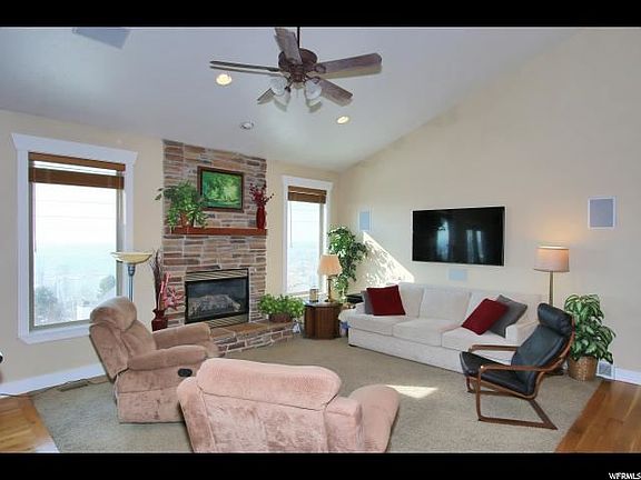 5th image of 8925 N Pine Hollow Dr