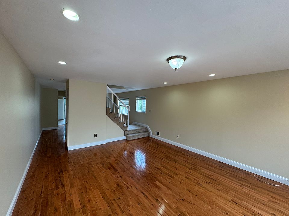1st image of 51 Salamander Ct