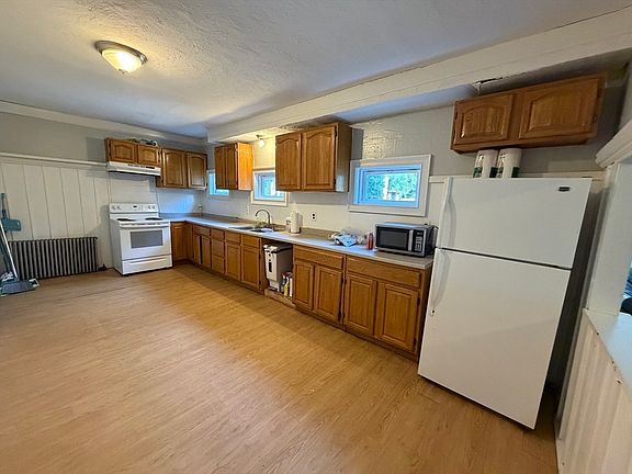 5th image of 123 Myrtle Ave