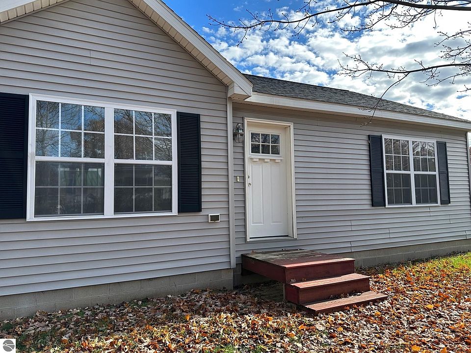 1st image of 855 Crestwood Ln