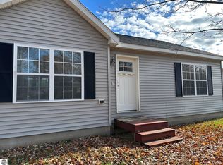 855 Crestwood Ln, Traverse City, MI 49686