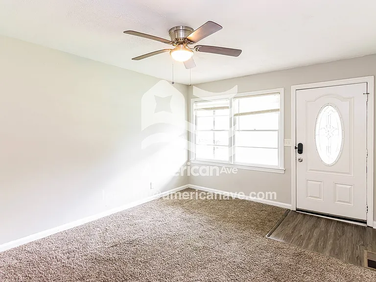 558371_004_living_room_4.jpg