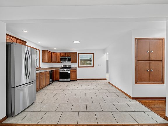 4th image of 3628 Colonial Ave