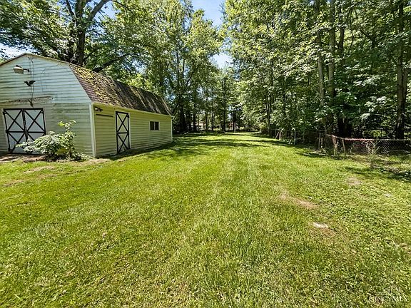 4th image of 17 Hitchcock Ln