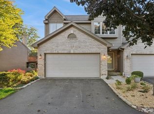 518 Silver Aspen Cir, Crystal Lake, IL 60014