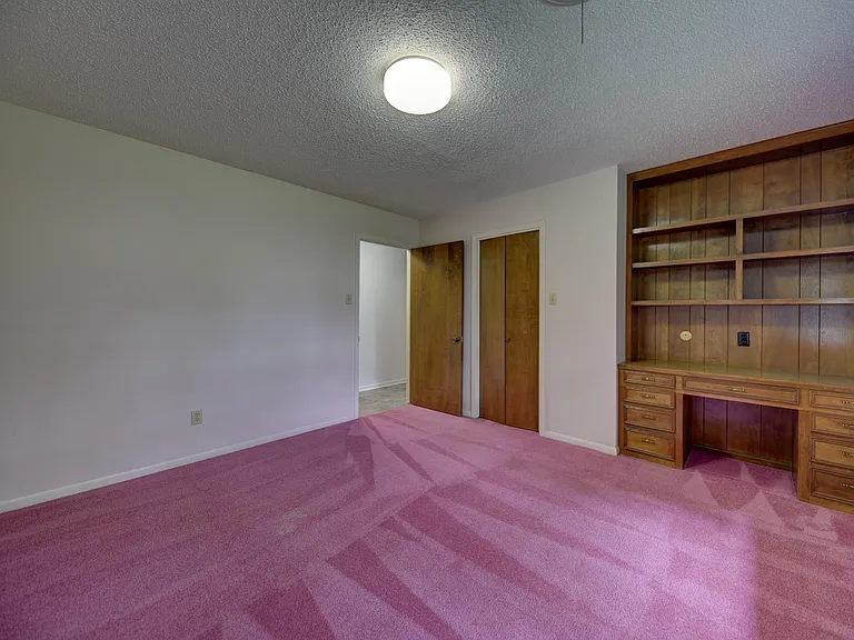 915 Farmers Rd — Photo 13