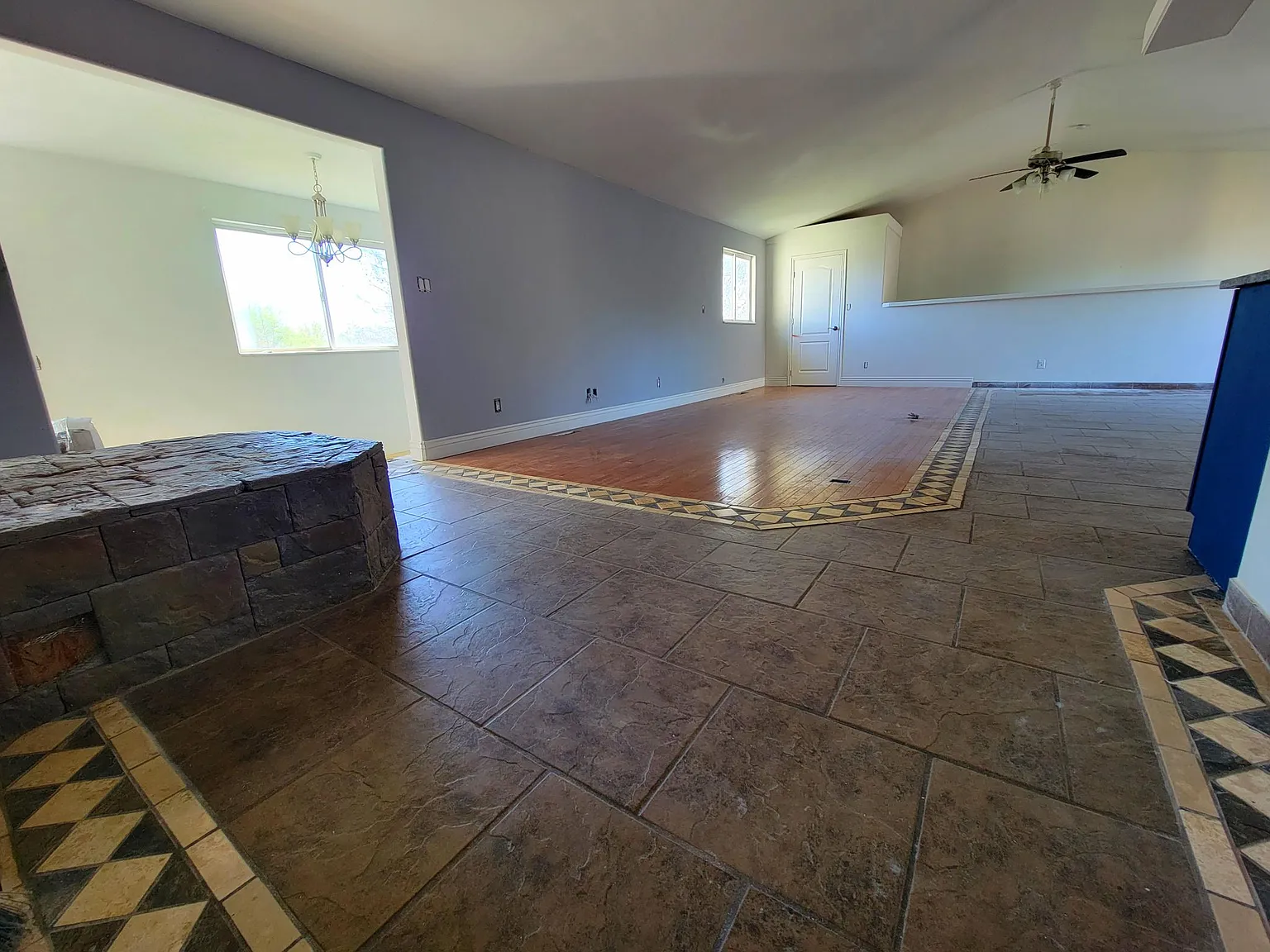 3 bed, 2250 sqft, $2,295 — Photo 4