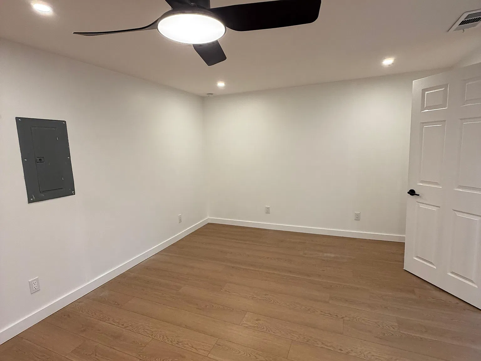 115 E Stacie Rd — Photo 4