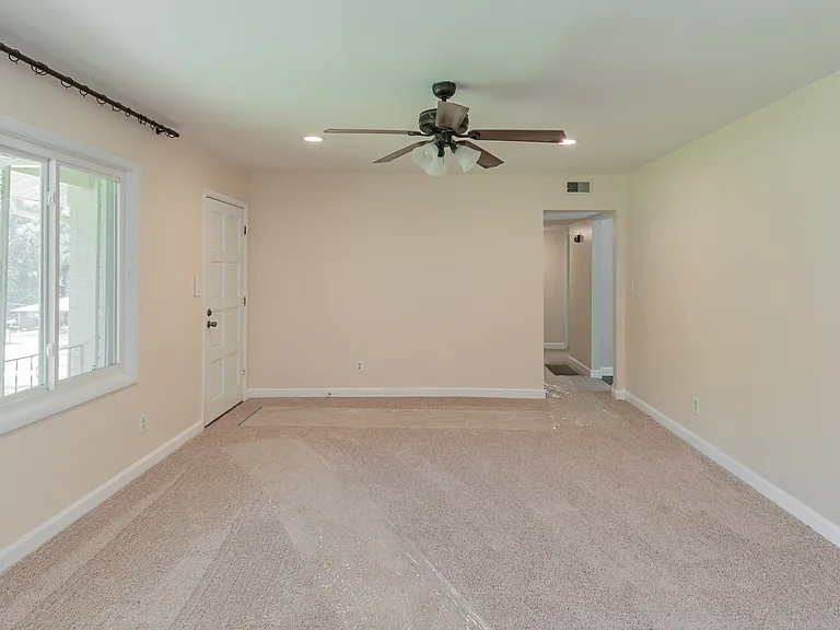 2624 Southview Pl — Photo 2