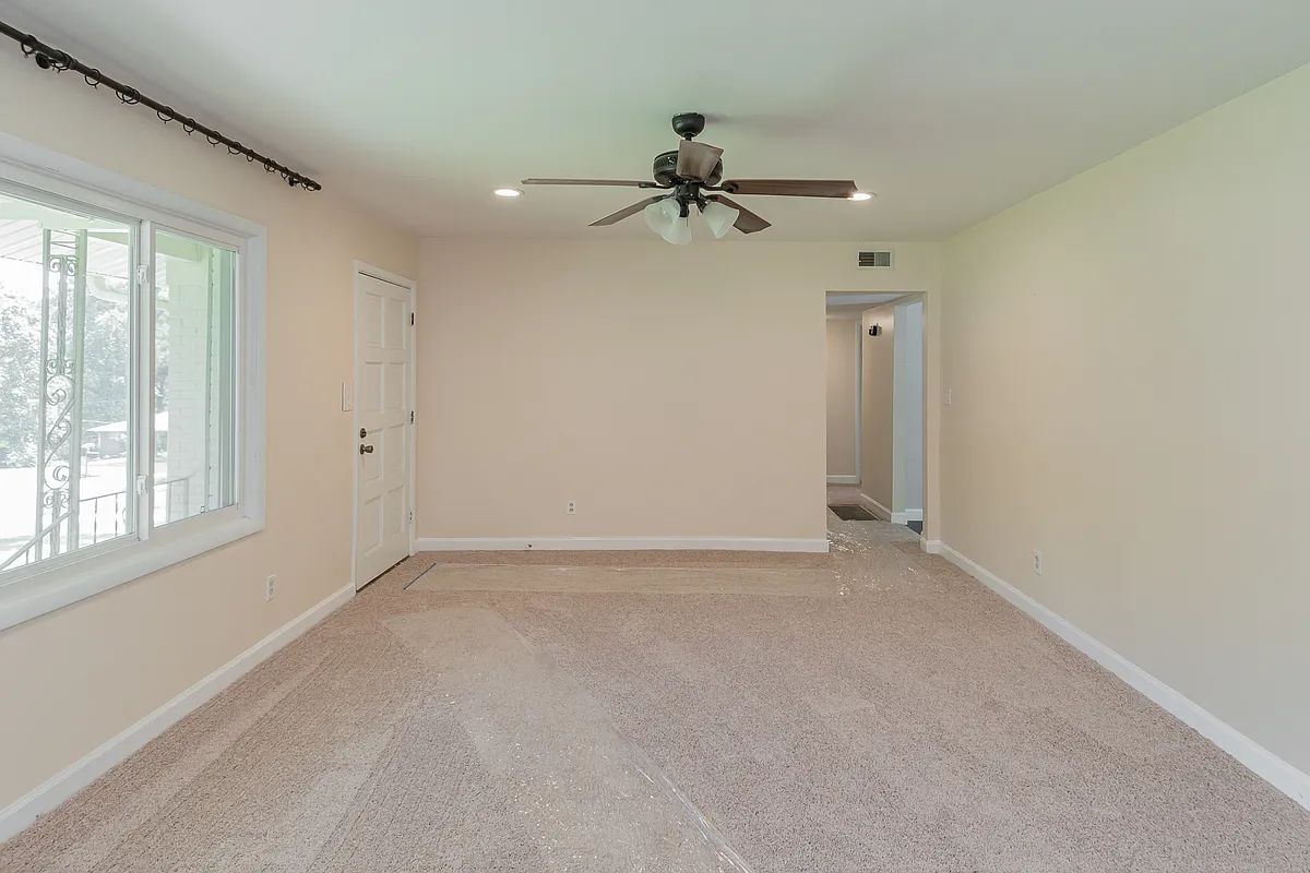 Building Photo - 2624 Southview Pl