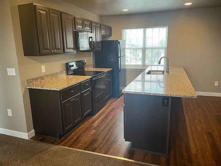 Elm Terrace Apartments — Photo 15