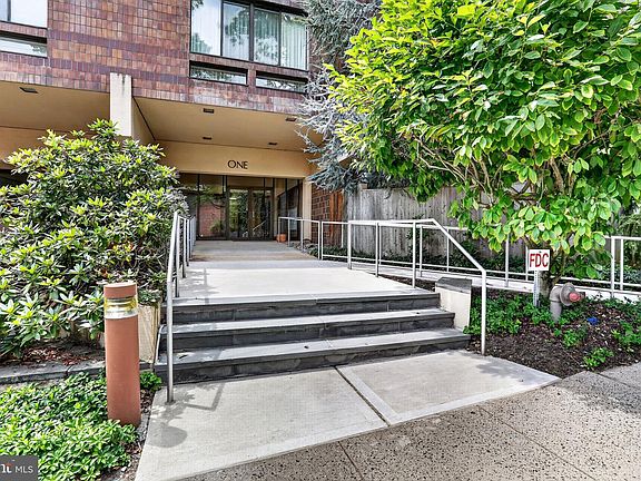 2nd image of 1 Markham Rd APT 1D