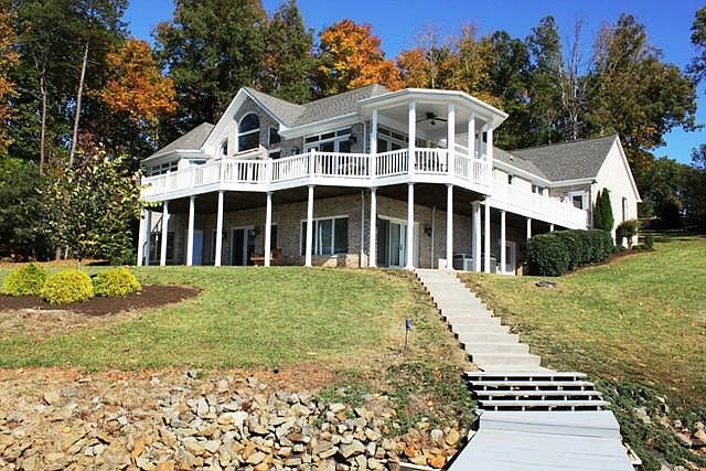 1st image of 515 Stillwater Dr #29