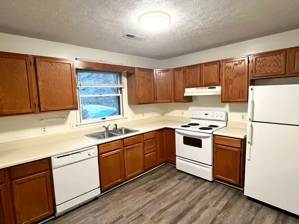 1477 Sandy Cir, Blacksburg, VA 24060