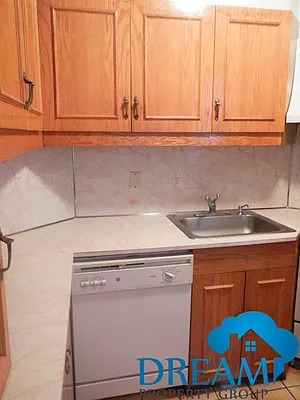 Rented by Dream Property Group LLC | media 4