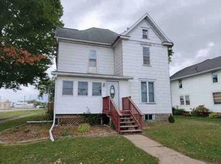102 6th St, Van Horne, IA 52346