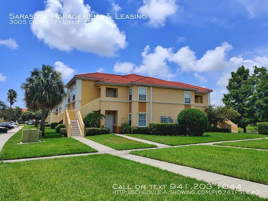 Beautiful 2nd Floor condo Overlooking Large Lake — Photo 1