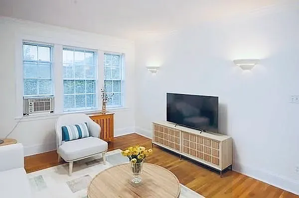 285 Harvard St #412 — Photo 5
