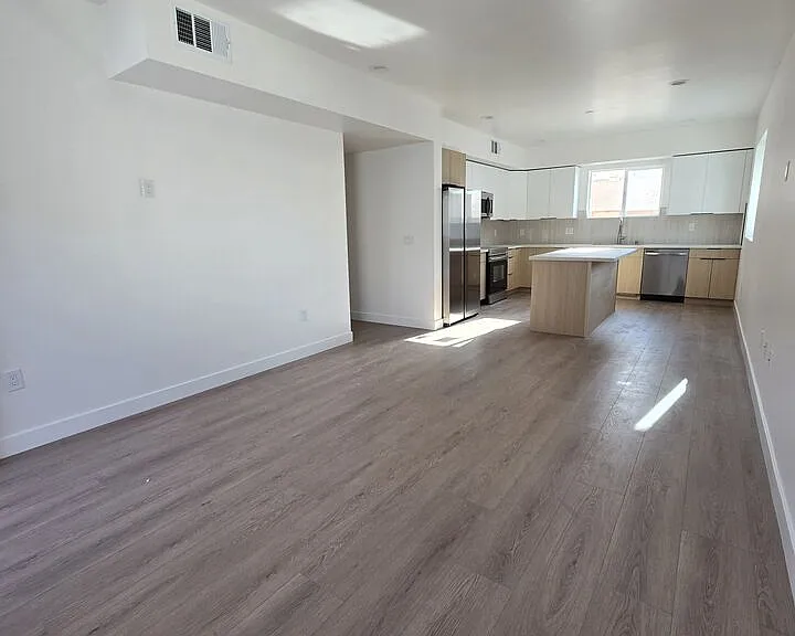 10829 Peach Grove St #3 — Photo 3