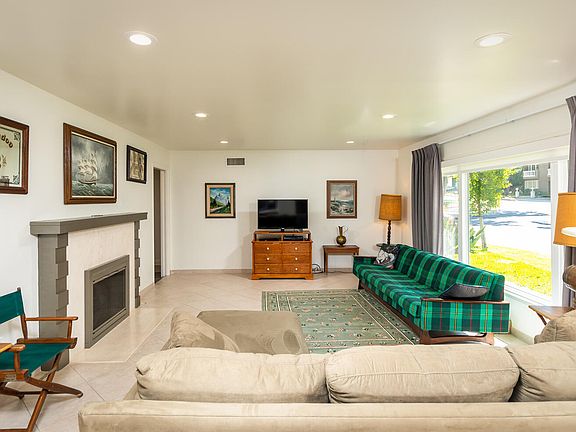 5th image of 2771 E Glenoaks Blvd