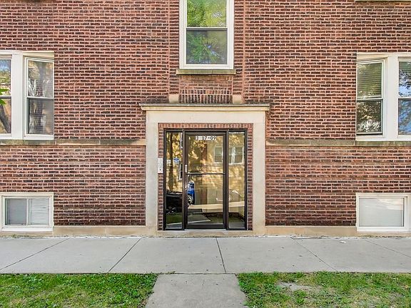 2nd image of 3109 W Argyle St #1