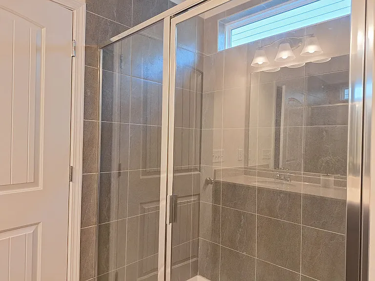 160 Marion Dr — Photo 17