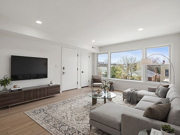 2nd image of 5439 N Artesian Ave Unit 1