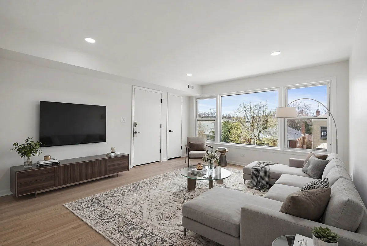 Building Photo - 5439 N Artesian Ave #1