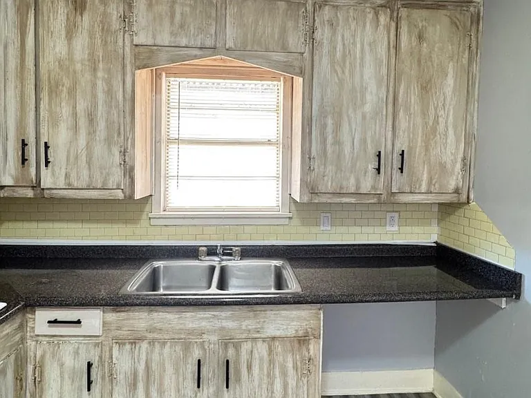 3270 Christopher St — Photo 11