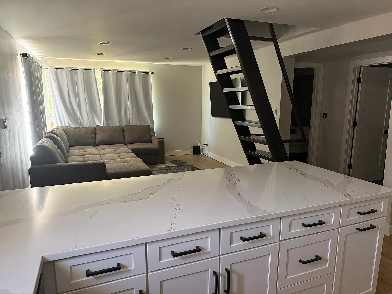 2 bed, 950 sqft, $1,695 — Photo 3