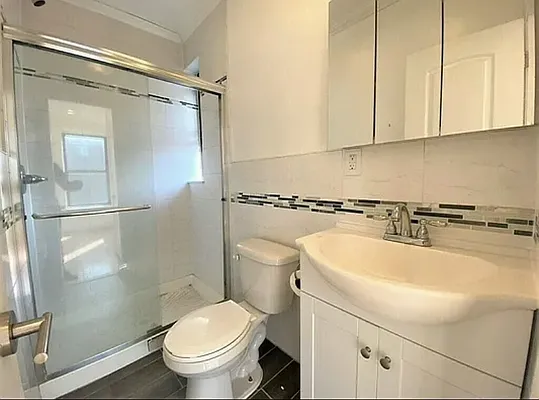 Rented by Silver Line Realty Group NY LLC | media 8