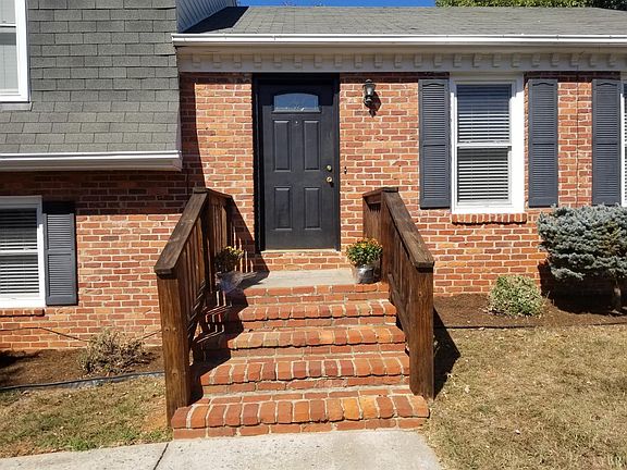 3rd image of 204 Stonehouse Dr