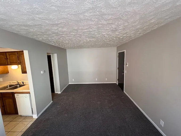 Midtown Court — Photo 38