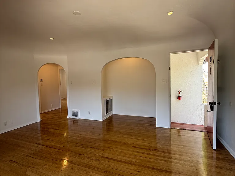 2153 Valentine St #2153 — Photo 9
