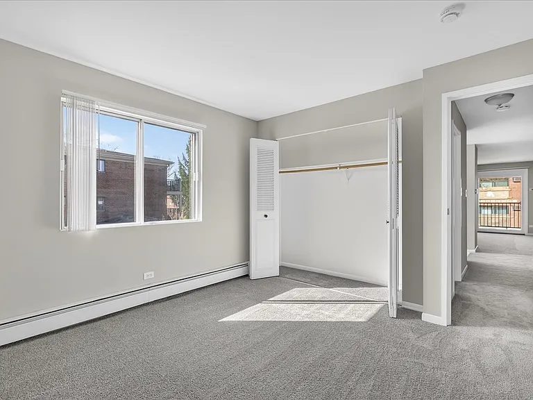 708 W 65th St #6 — Photo 18