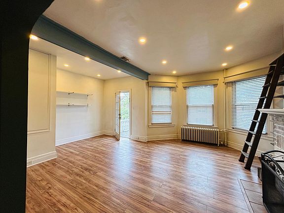 2nd image of 818 Harrington Ave #2