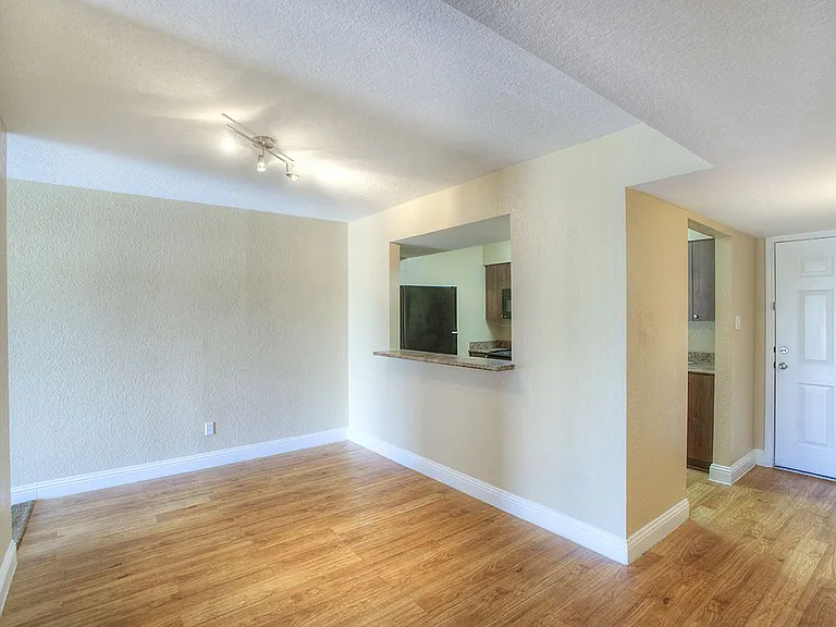 ASHTON PLACE APARTMENTS — Photo 11