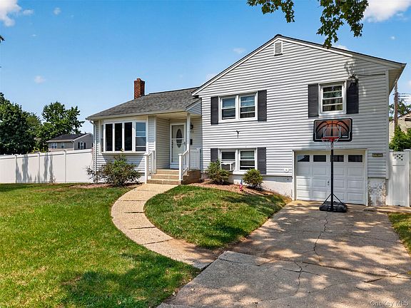 3rd image of 201 Willis Court